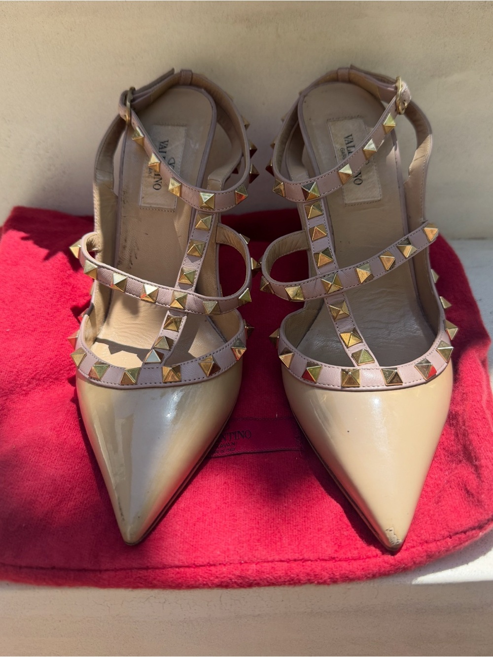 Valentino Garavani Nude/Beige Patent Leather Rockstud T-Strap Pumps Size 7